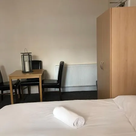 Renfrew Rooms At City Centre-3